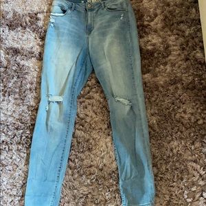 Size 9R Ripped Blue Jeans